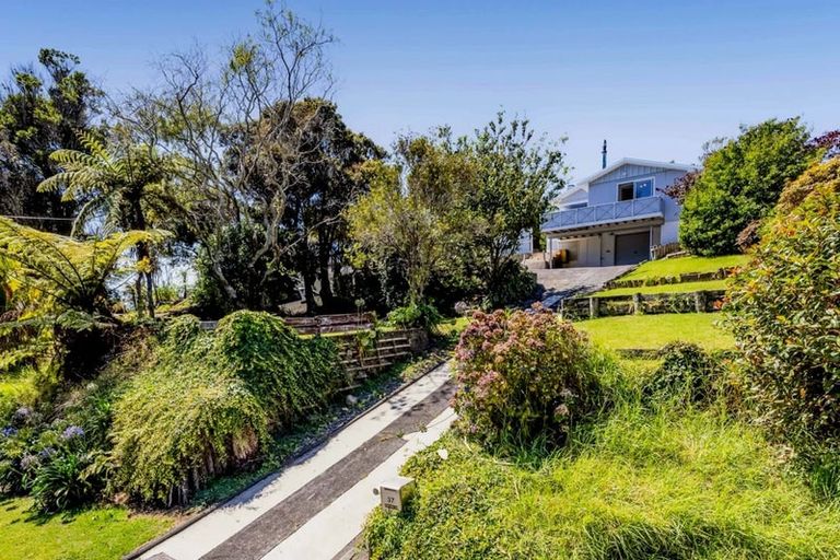 Photo of property in 37 Awanui Street, Merrilands, New Plymouth, 4312