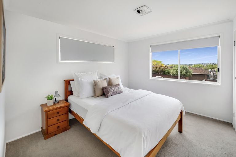 Photo of property in 129 Botany Road, Botany Downs, Auckland, 2010