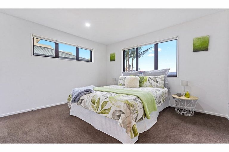 Photo of property in 21 Mariners View Road, Beach Haven, Auckland, 0626