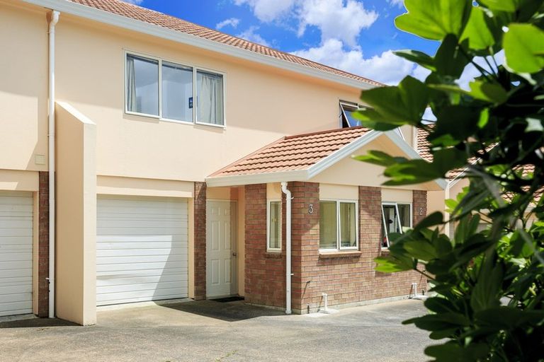 Photo of property in 3/31 Fields Parade, Oteha, Auckland, 0632