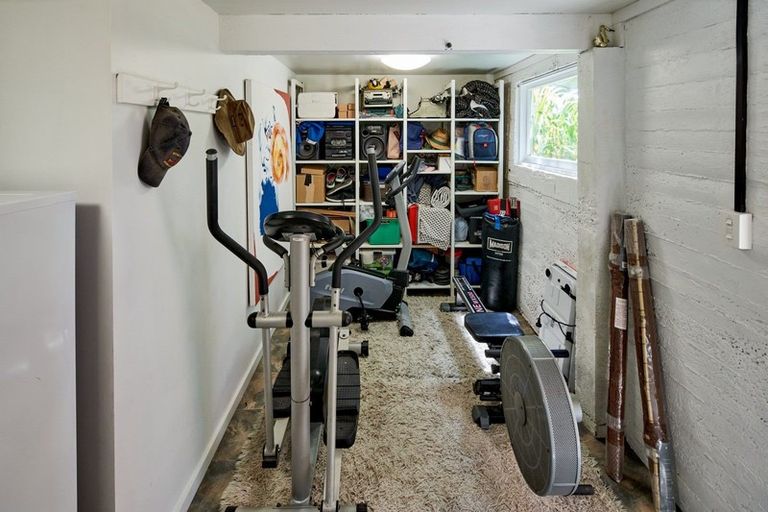 Photo of property in 60 Pomare Road, Tirohanga, Lower Hutt, 5010