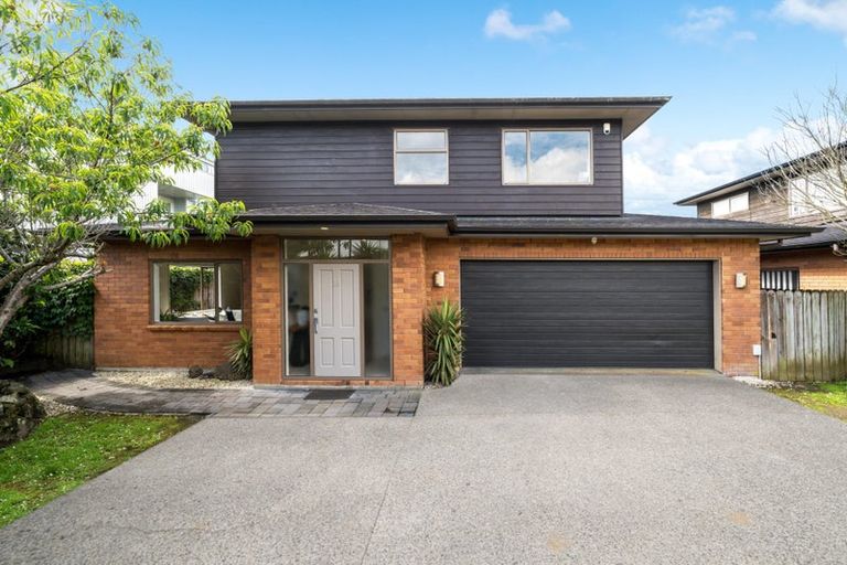 Photo of property in 16h Lincoln Road, Henderson, Auckland, 0610