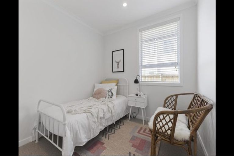 Photo of property in 21 Waione Avenue, Te Atatu Peninsula, Auckland, 0610