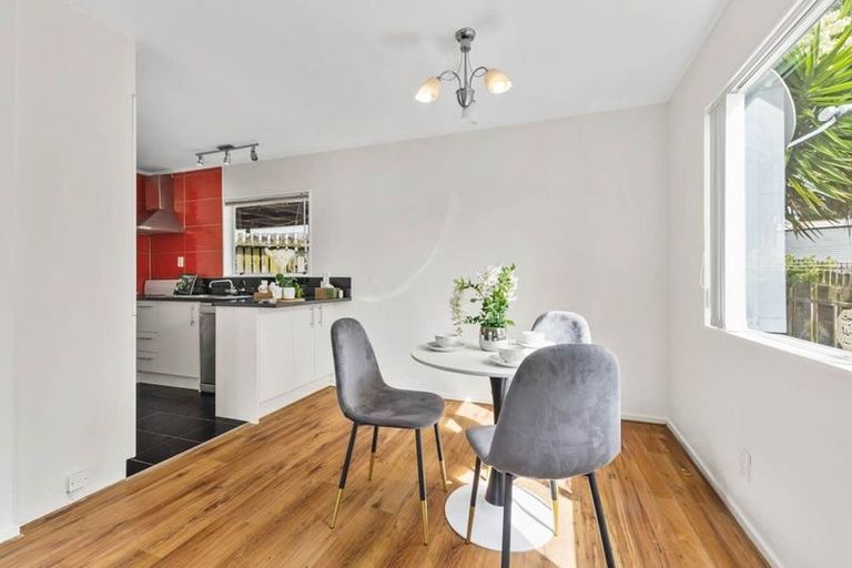 Photo of property in 2/39 Bayview Road, Bayview, Auckland, 0629