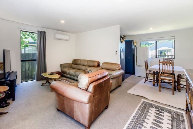 Photo of property in 35 Linwood Drive, Paraparaumu, 5032