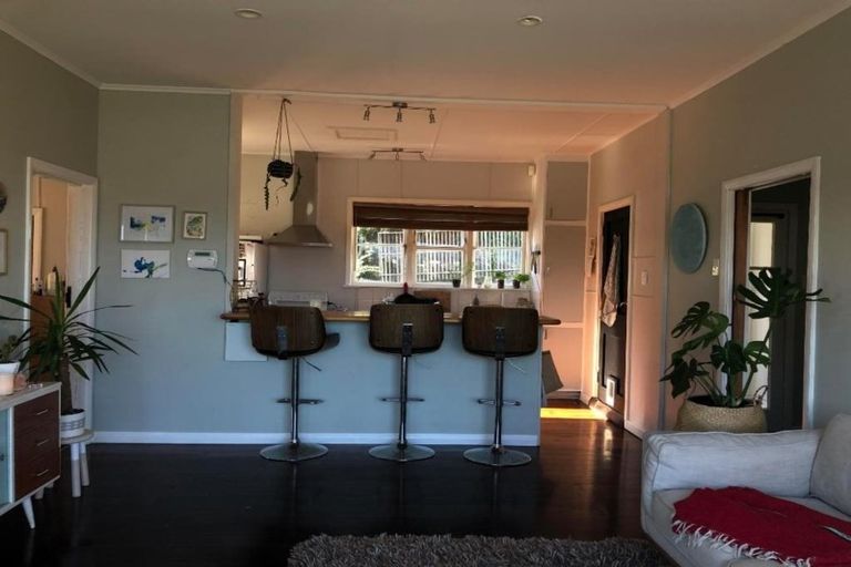 Photo of property in 107 Nevay Road, Miramar, Wellington, 6022