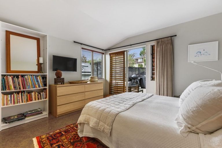 Photo of property in 2/19 Kenmure Avenue, Forrest Hill, Auckland, 0620