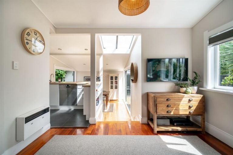 Photo of property in 1/34 Gladstone Road, Northcote, Auckland, 0627