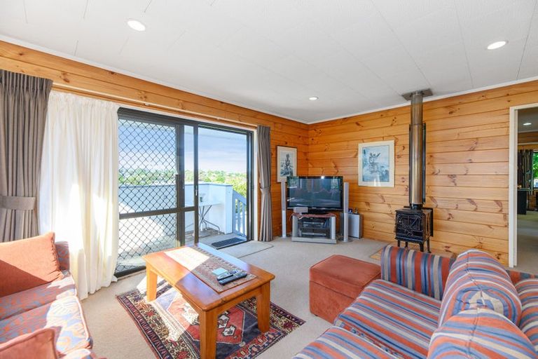 Photo of property in 2/10 Sirius Place, Botany Downs, Auckland, 2010