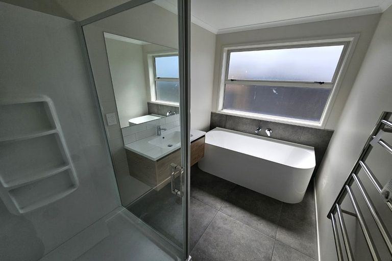 Photo of property in 27 Hammick Crescent, Pyes Pa, 3112