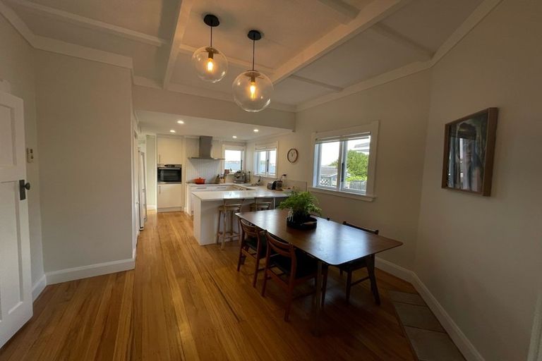 Photo of property in 20 Alberta Street, Point Chevalier, Auckland, 1022