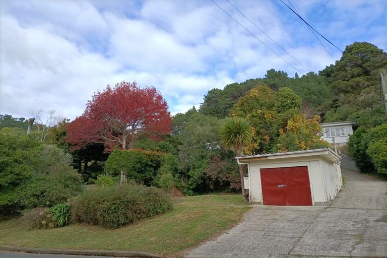 Photo of property in 136 Wyndham Road, Pinehaven, Upper Hutt, 5019