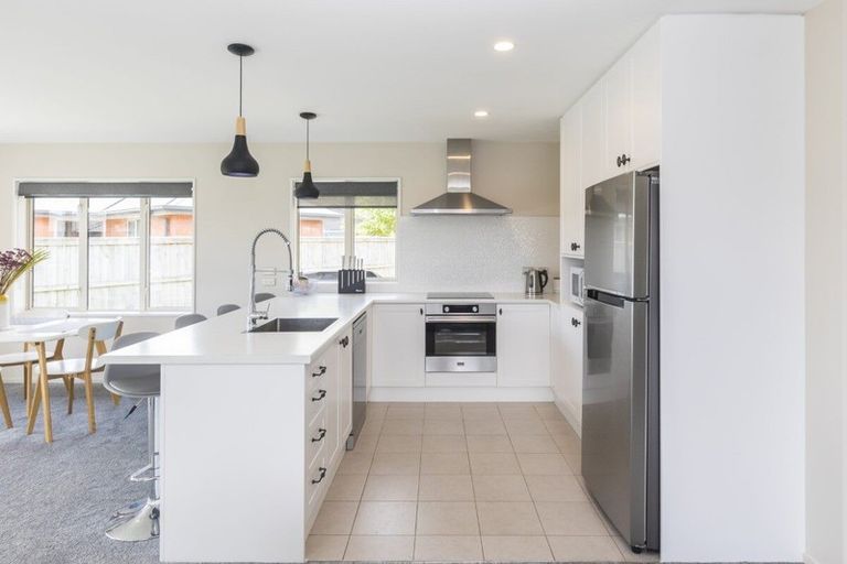 Photo of property in 6 Little Oaks Drive, Yaldhurst, Christchurch, 8042