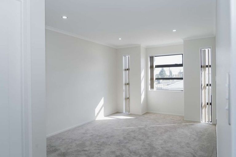 Photo of property in 79a Russell Road, Manurewa, Auckland, 2102