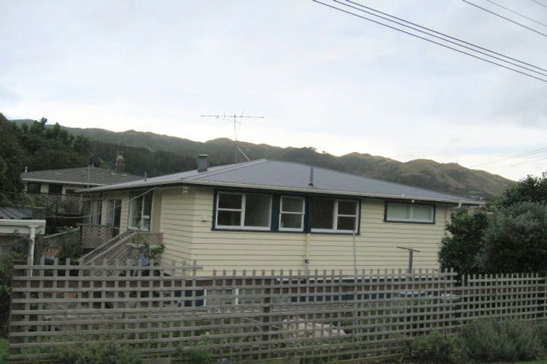 Photo of property in 43 Ranui Terrace, Tawa, Wellington, 5028