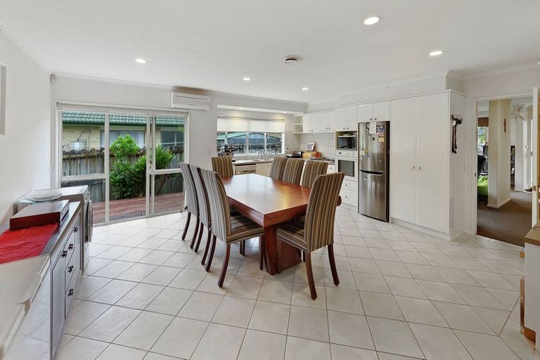 Photo of property in 19 Trovare Place, Golflands, Auckland, 2013