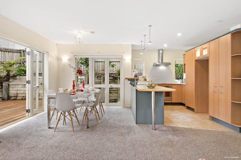 Photo of property in 2/24 Fields Parade, Oteha, Auckland, 0632