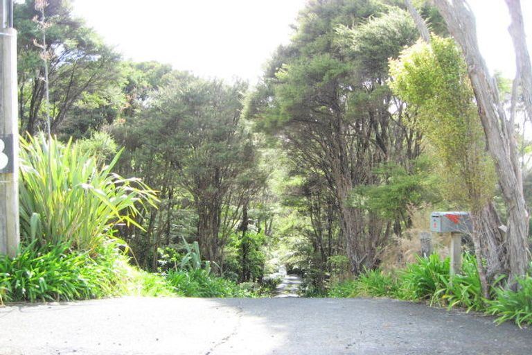 Photo of property in 8 Shirley Road, Parau, Auckland, 0604