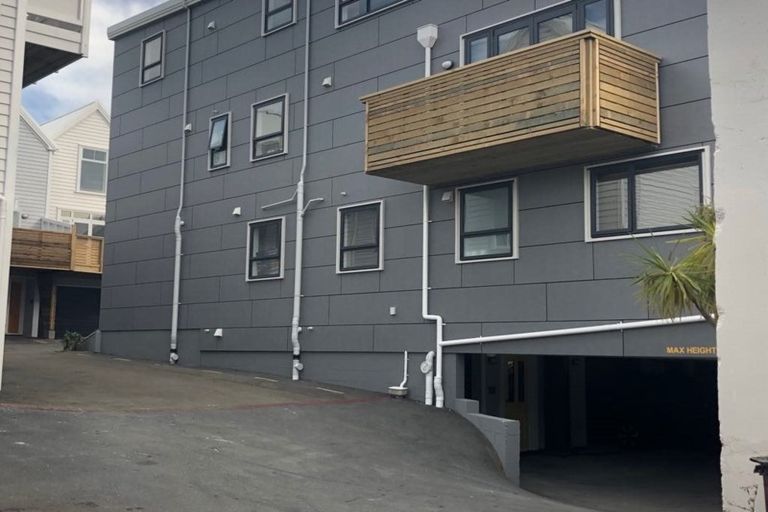 Photo of property in Victoria Villas, 50/35 Pirie Street, Mount Victoria, Wellington, 6011