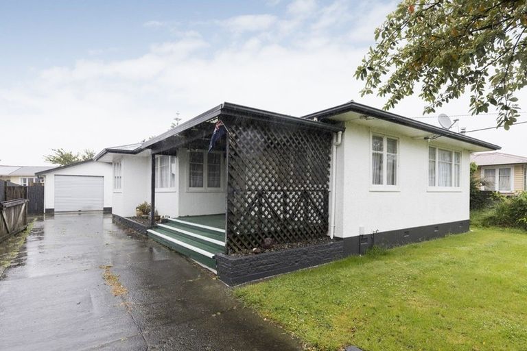 Photo of property in 11 Peters Avenue, Cloverlea, Palmerston North, 4412