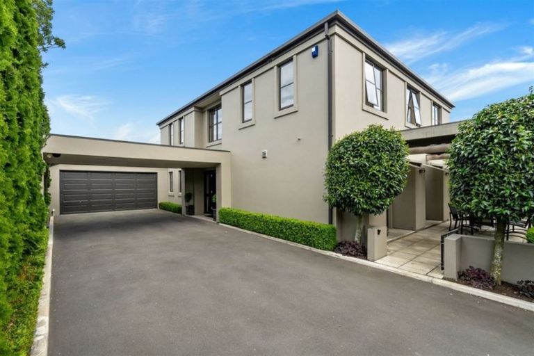 Photo of property in 2 Hogarth Lane, Burnside, Christchurch, 8053