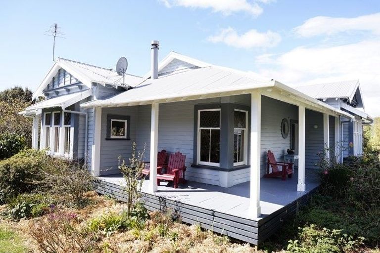 Photo of property in 126 Awai Road, Tarurutangi, New Plymouth, 4372