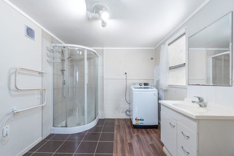 Photo of property in 4/89a Royal Road, Massey, Auckland, 0614