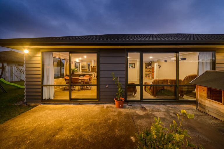 Photo of property in 8 Angelina Way, Kelvin Grove, Palmerston North, 4414