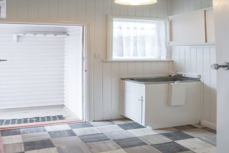 Photo of property in 92 Naenae Road, Naenae, Lower Hutt, 5011