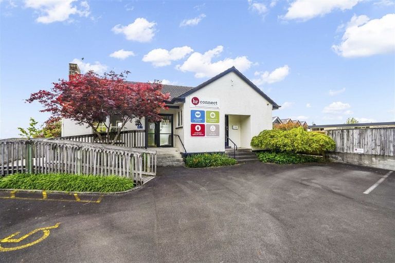 Photo of property in 13 Ruakiwi Road, Hamilton Lake, Hamilton, 3204