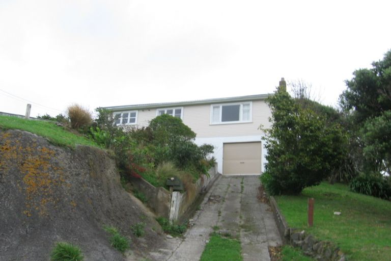 Photo of property in 39 Ranui Terrace, Tawa, Wellington, 5028