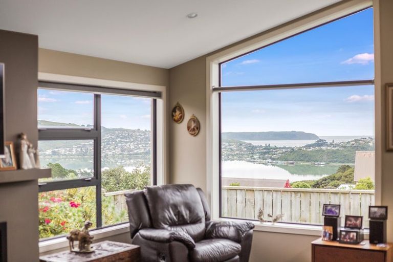Photo of property in 9 Greenstone Place, Aotea, Porirua, 5024