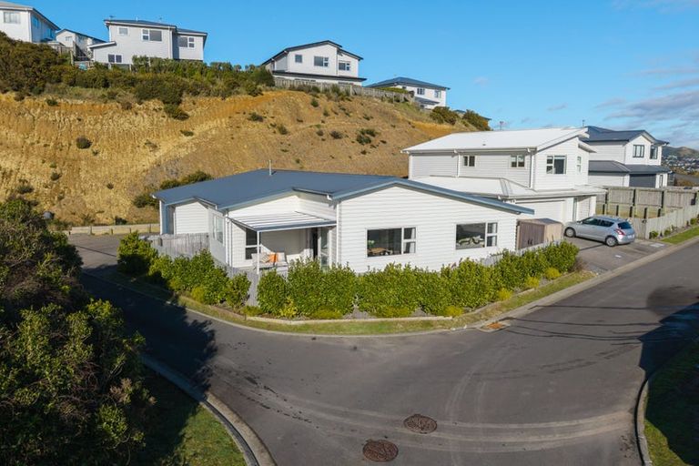 Photo of property in 8 Antigua Way, Grenada Village, Wellington, 6037