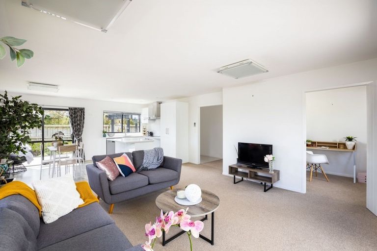 Photo of property in 11 Heta Road, Highlands Park, New Plymouth, 4312