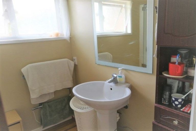 Photo of property in 1 Malters Place, Browns Bay, Auckland, 0630