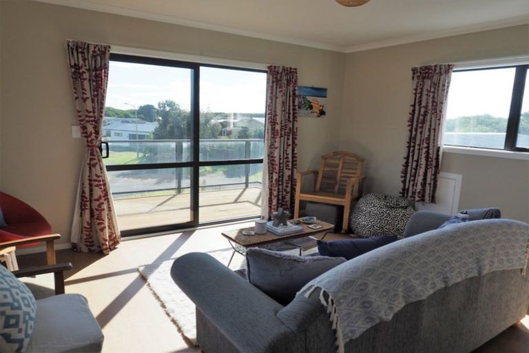 Photo of property in 1 Te Awe Awe Grove, Himatangi Beach, Foxton, 4891