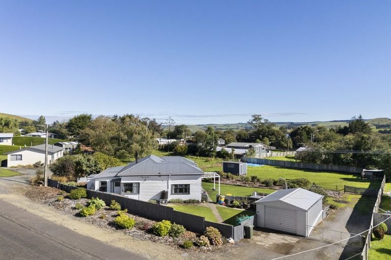 Photo of property in 10 Sandown Street, Waihola, Milton, 9073