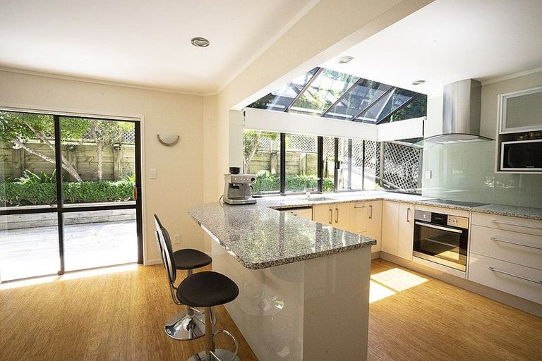 Photo of property in 17 Homewood Place, Chatswood, Auckland, 0626