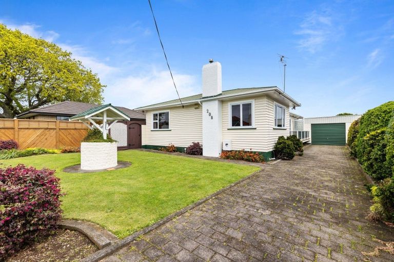 Photo of property in 208 Carrington Street, Vogeltown, New Plymouth, 4310