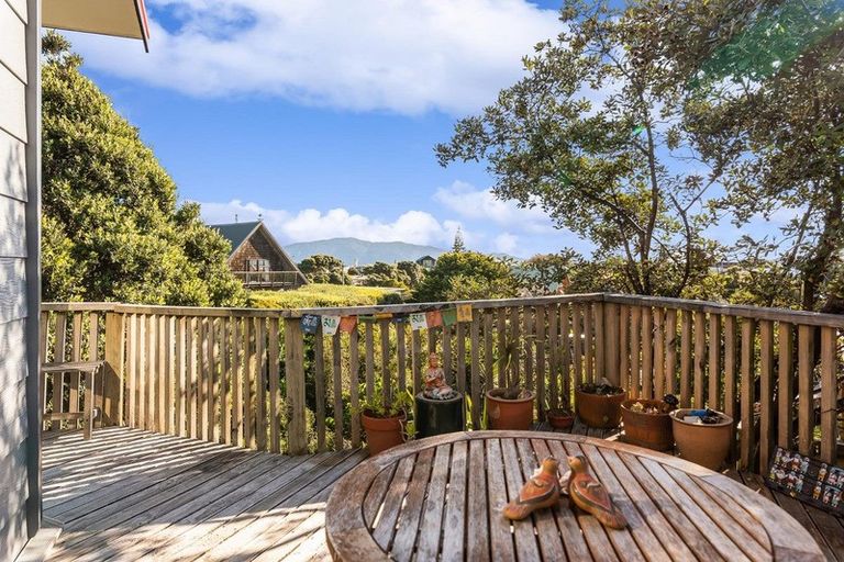 Photo of property in 16 Frances Street, Waikanae Beach, Waikanae, 5036