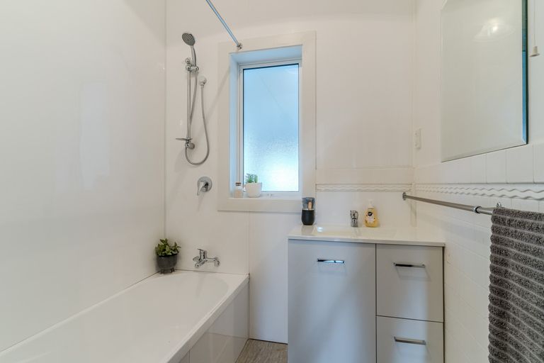 Photo of property in 1 Glenross Street, Glenross, Dunedin, 9011