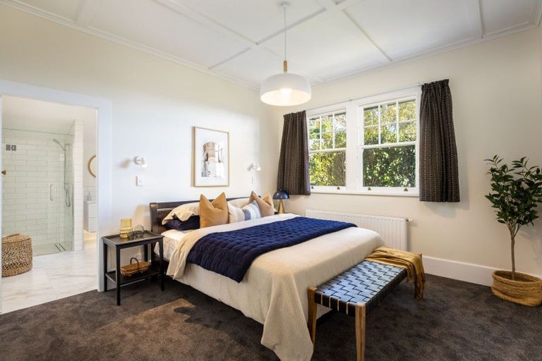 Photo of property in 22 Ridge Lane, New Plymouth, 4310