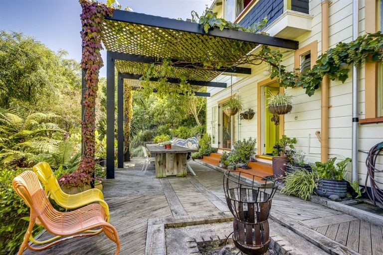 Photo of property in 1 Lawrence Road, Hospital Hill, Napier, 4110