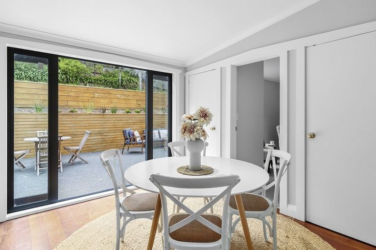 Photo of property in 129 Melbourne Road, Island Bay, Wellington, 6023