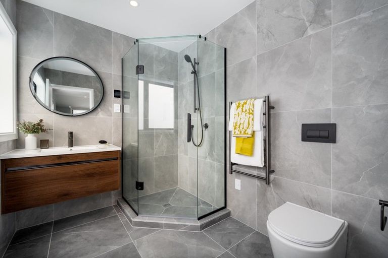 Photo of property in 15a The Parade, Bucklands Beach, Auckland, 2012