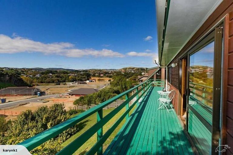 Photo of property in 5 Shackle Lane, Whitby, Porirua, 5024