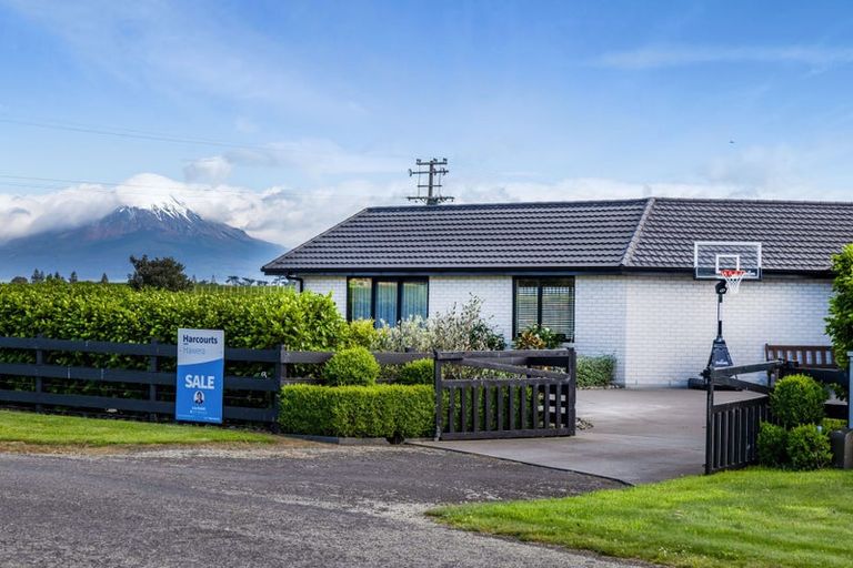 Photo of property in 1 Larlin Drive, Hawera, 4675