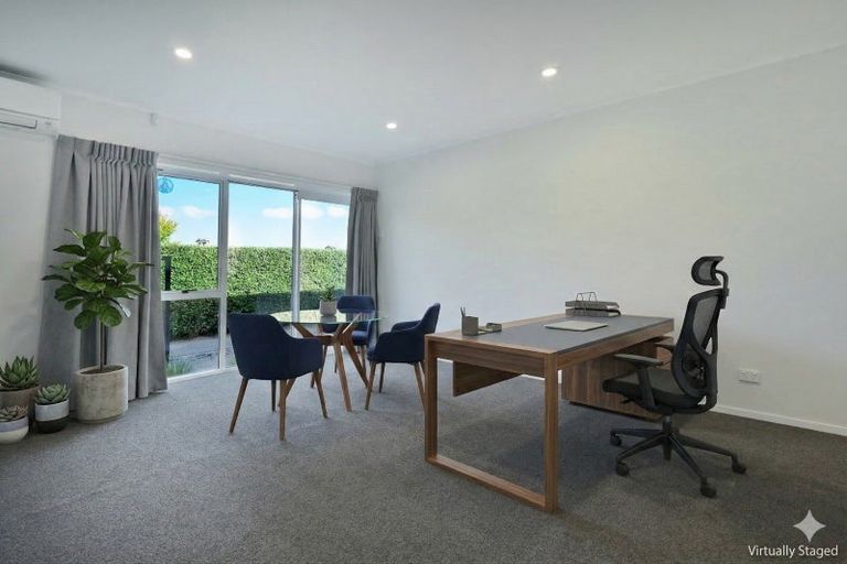 Photo of property in 28 Pitt Street, Clive, 4102