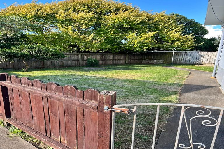 Photo of property in 14 Ronald Place, Manurewa, Auckland, 2102