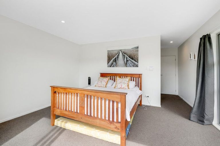 Photo of property in 2265 South Head Road, South Head, Helensville, 0874